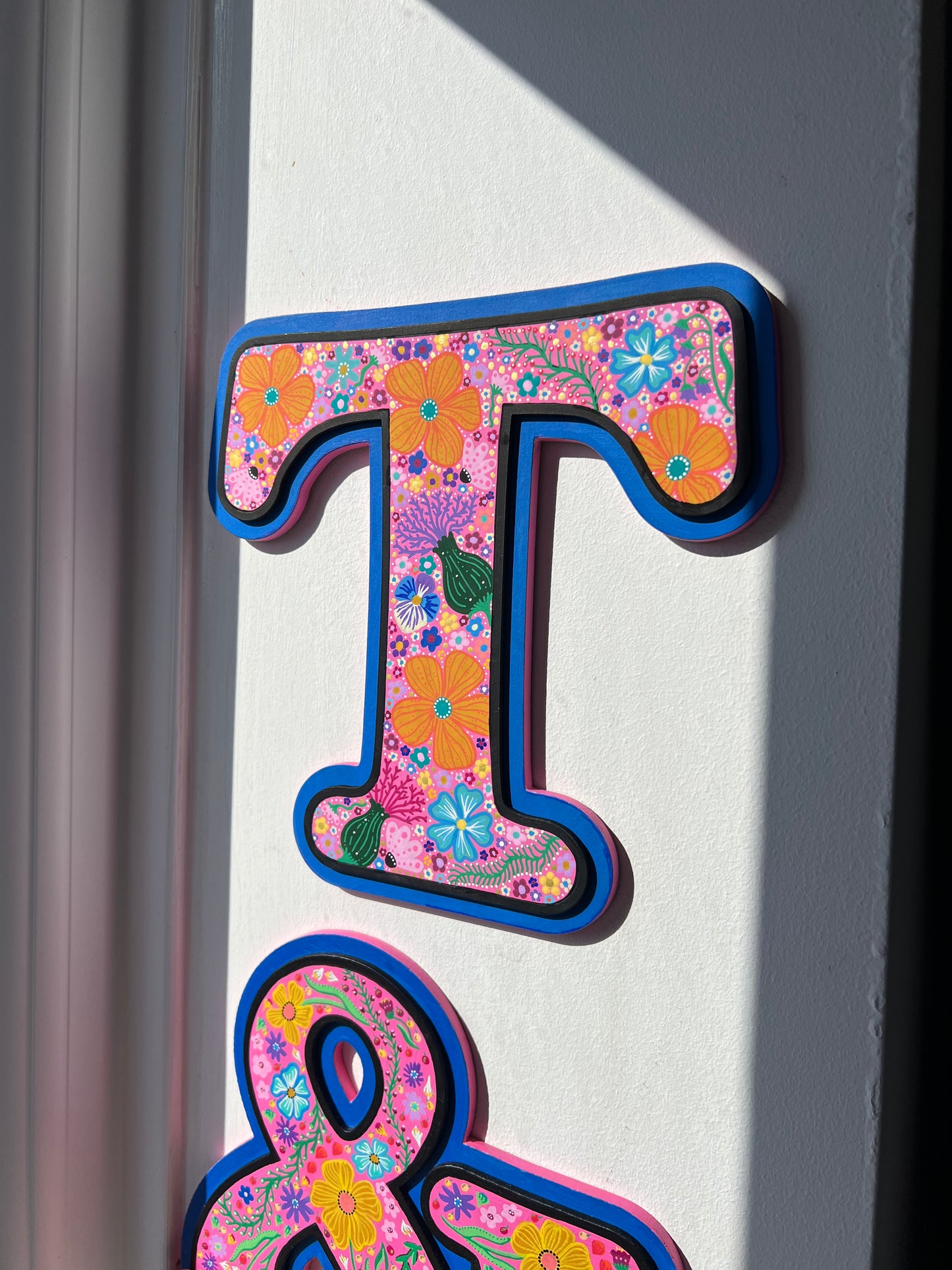 Hand painted &/Ampersand sign