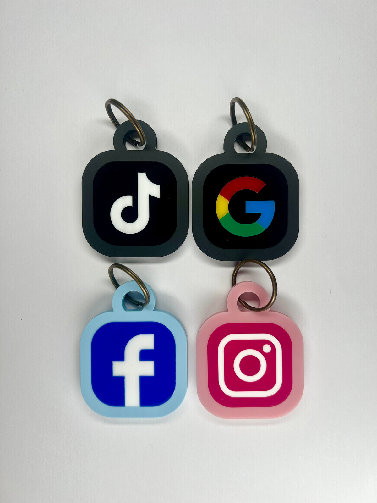 Tap to connect-social media key ring