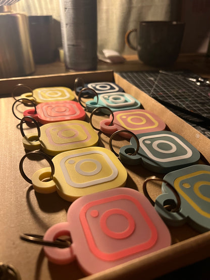 Tap to connect-social media key ring