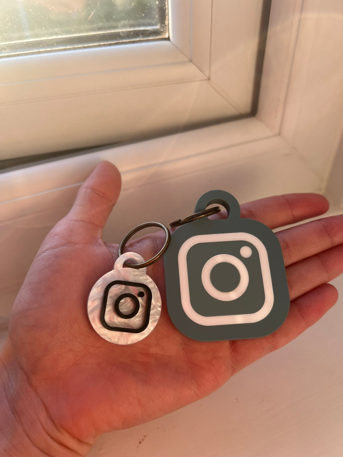 Tap to connect-social media key ring