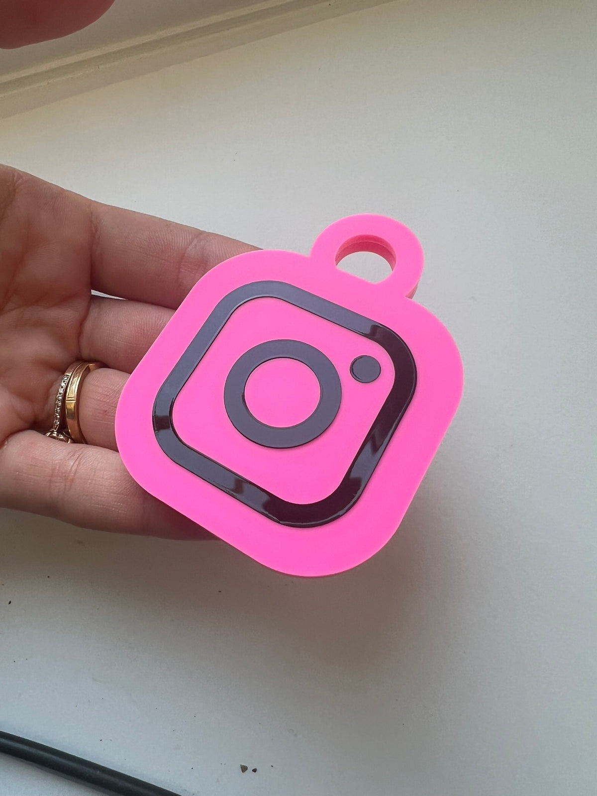 Tap to connect-social media key ring