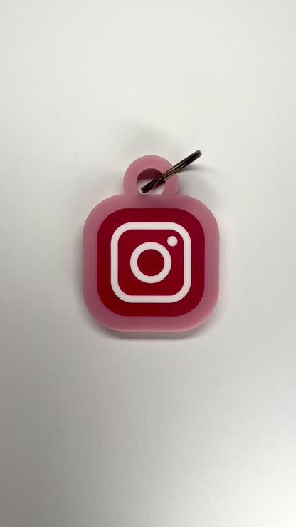 Tap to connect-social media key ring